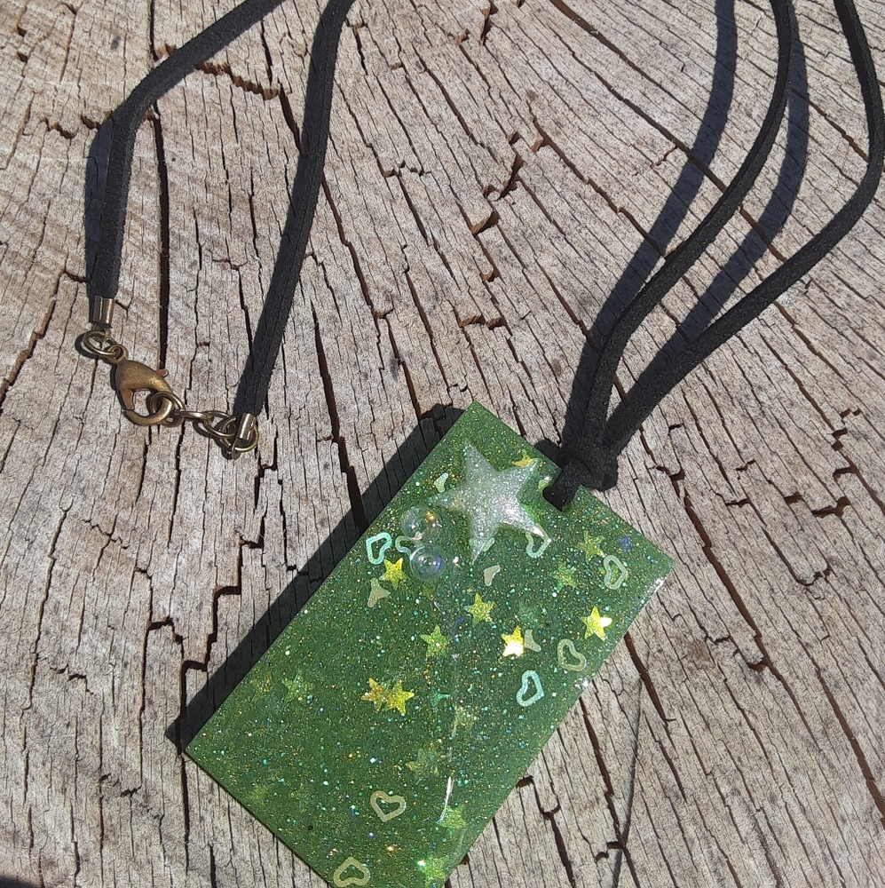 Green resin sparkle rectangle necklace